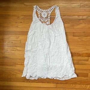 White tank tunic with crochet and lace detail, size medium, light and flowy UGC